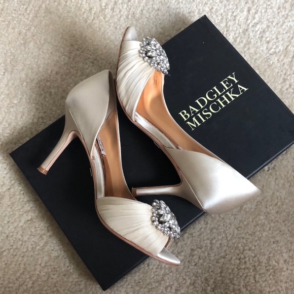 Badgley Mischka Pearson D'Orsay Pump - Picture 6 of 7